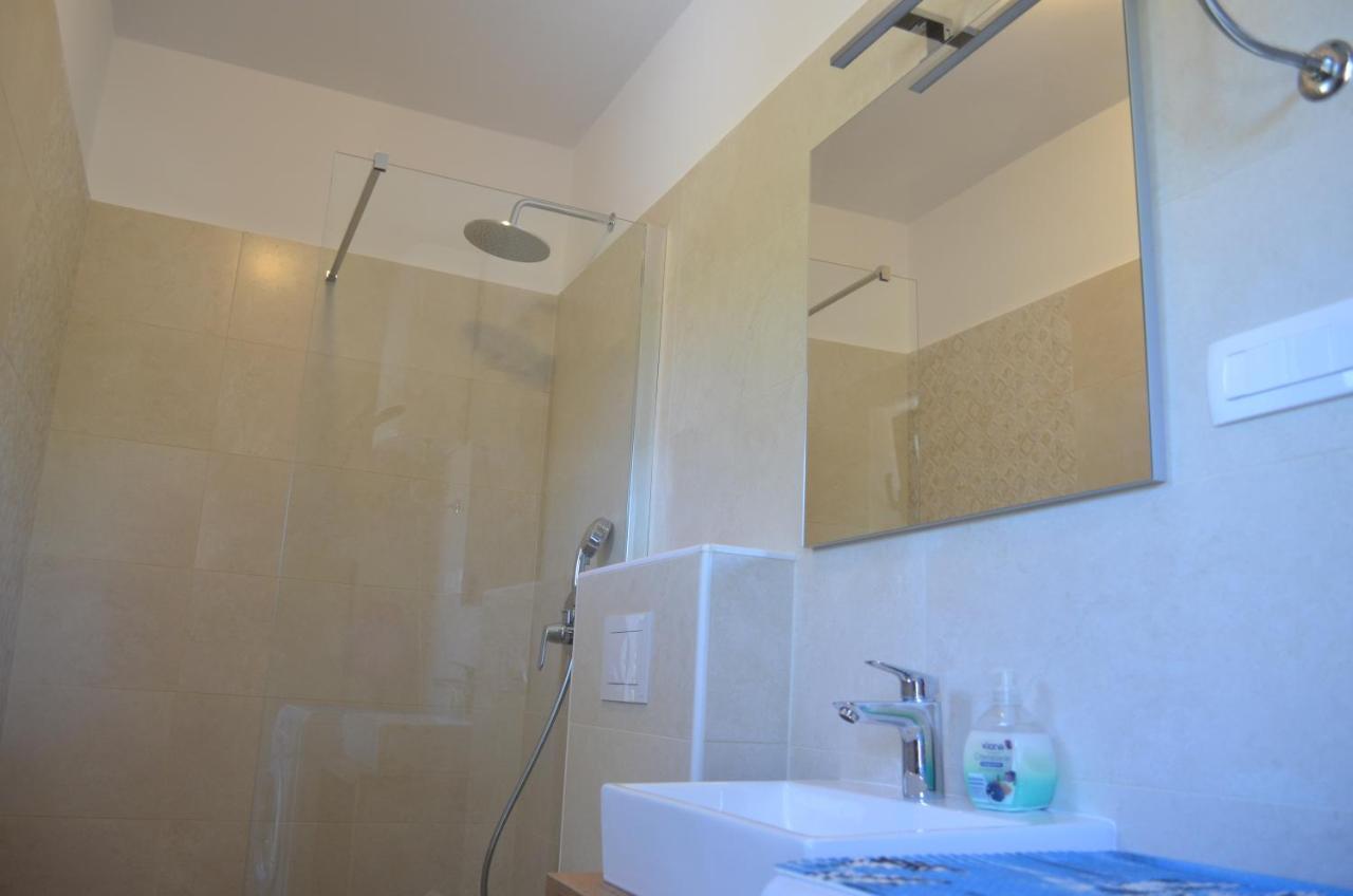 Apartments Mare Malinska Ngoại thất bức ảnh
