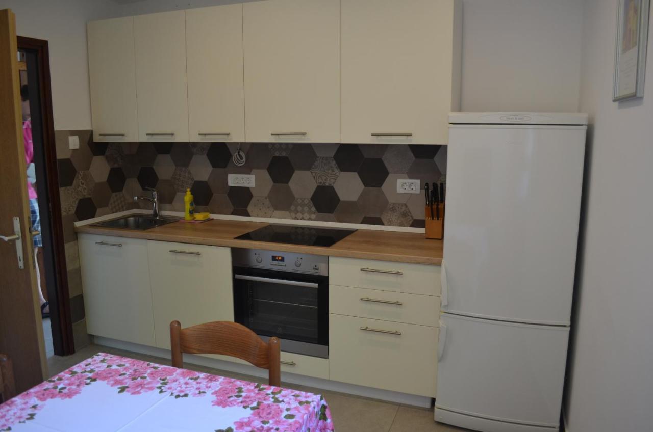 Apartments Mare Malinska Ngoại thất bức ảnh