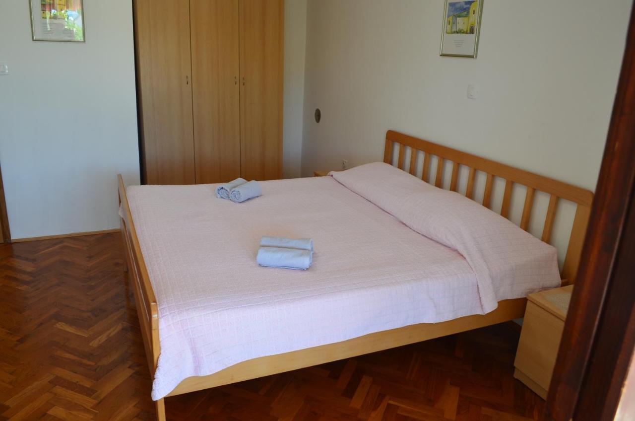 Apartments Mare Malinska Ngoại thất bức ảnh