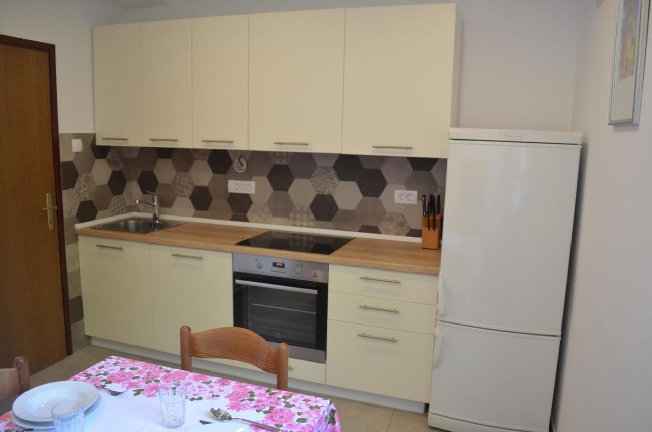 Apartments Mare Malinska Ngoại thất bức ảnh