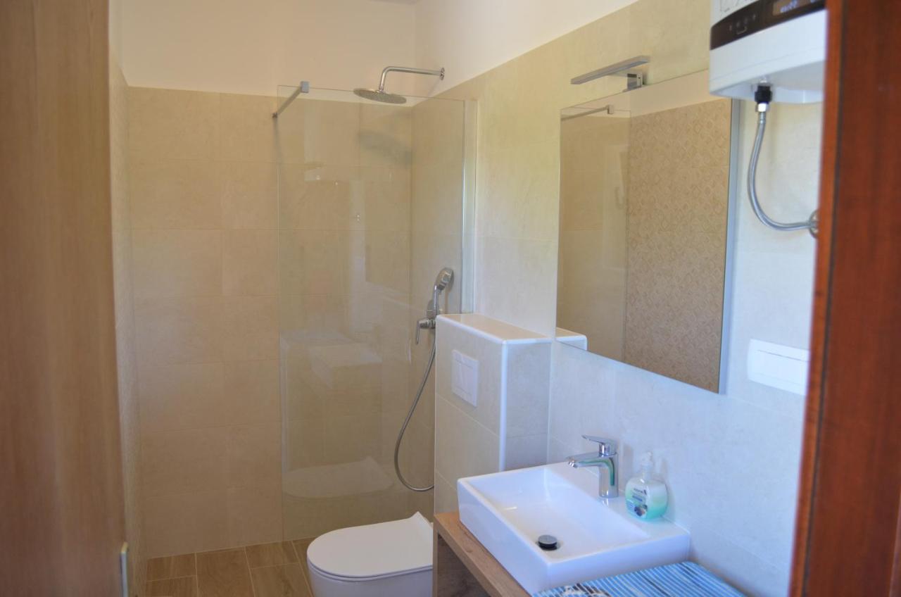 Apartments Mare Malinska Ngoại thất bức ảnh