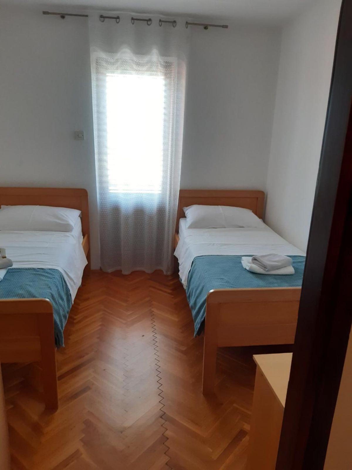 Apartments Mare Malinska Ngoại thất bức ảnh