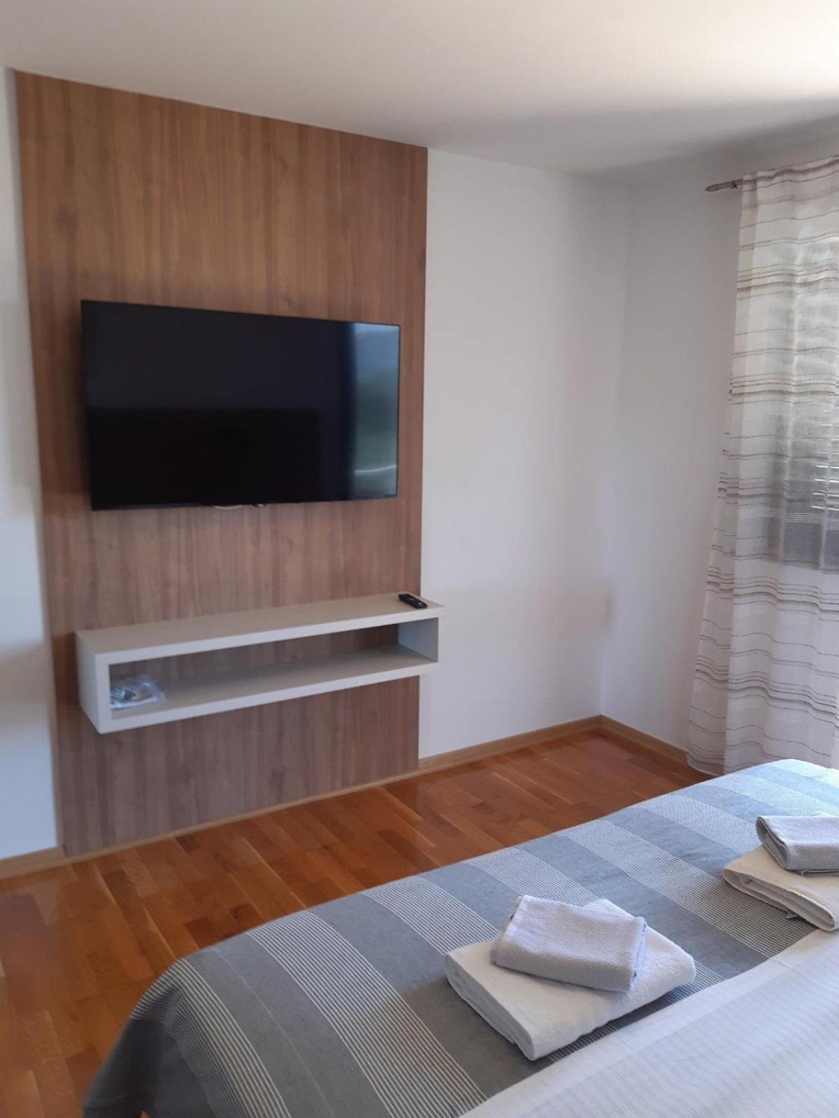Apartments Mare Malinska Ngoại thất bức ảnh