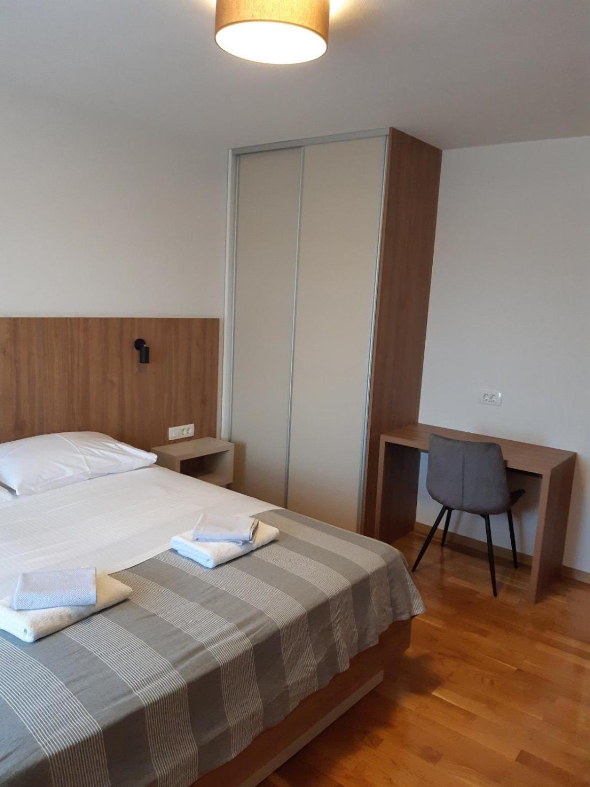 Apartments Mare Malinska Ngoại thất bức ảnh