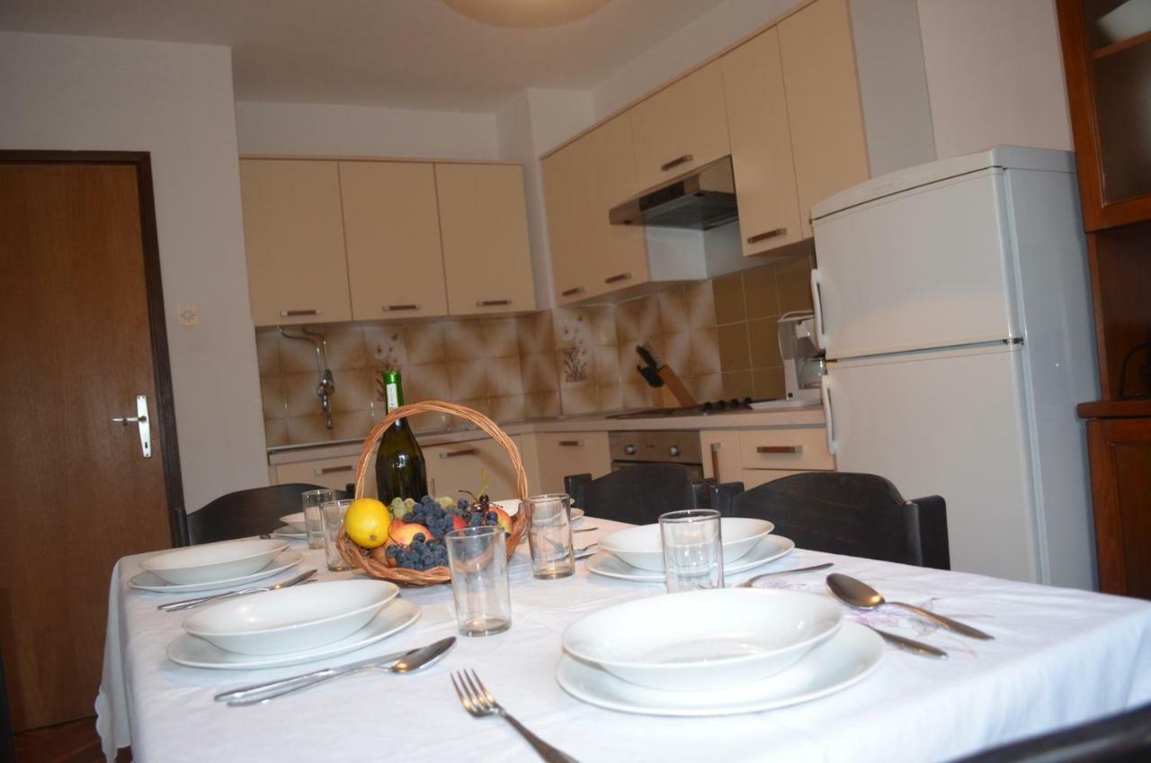 Apartments Mare Malinska Ngoại thất bức ảnh