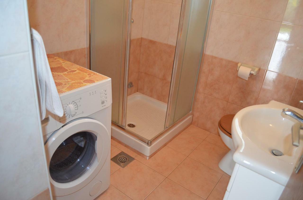 Apartments Mare Malinska Ngoại thất bức ảnh