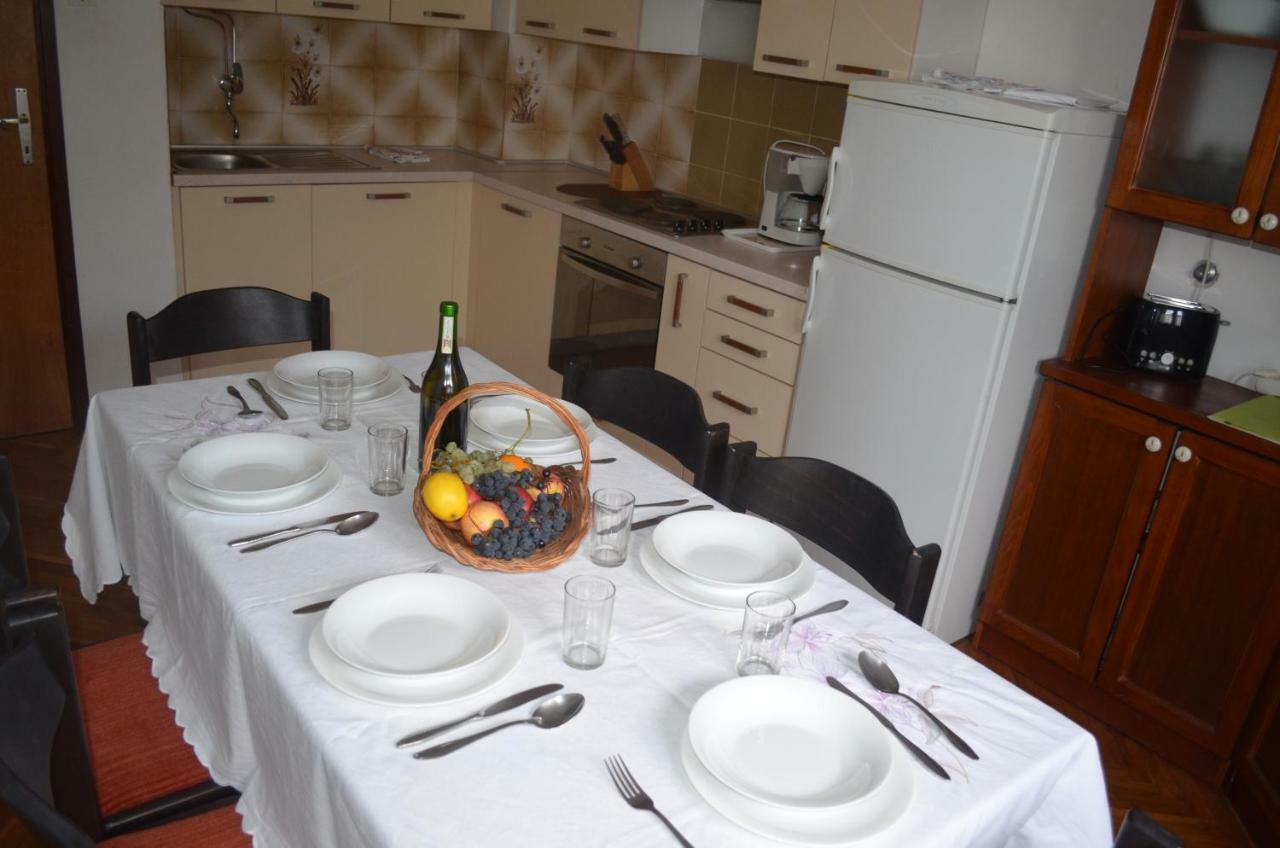 Apartments Mare Malinska Ngoại thất bức ảnh