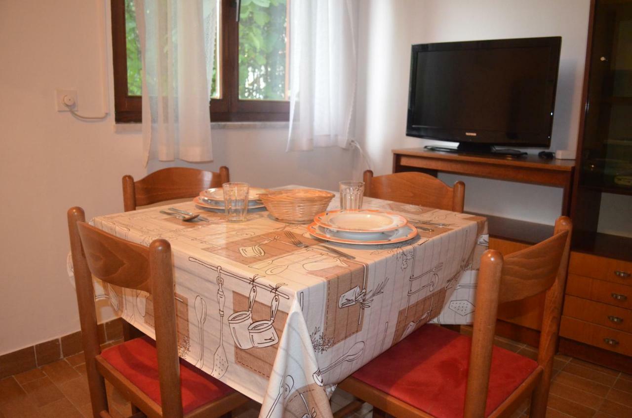 Apartments Mare Malinska Ngoại thất bức ảnh