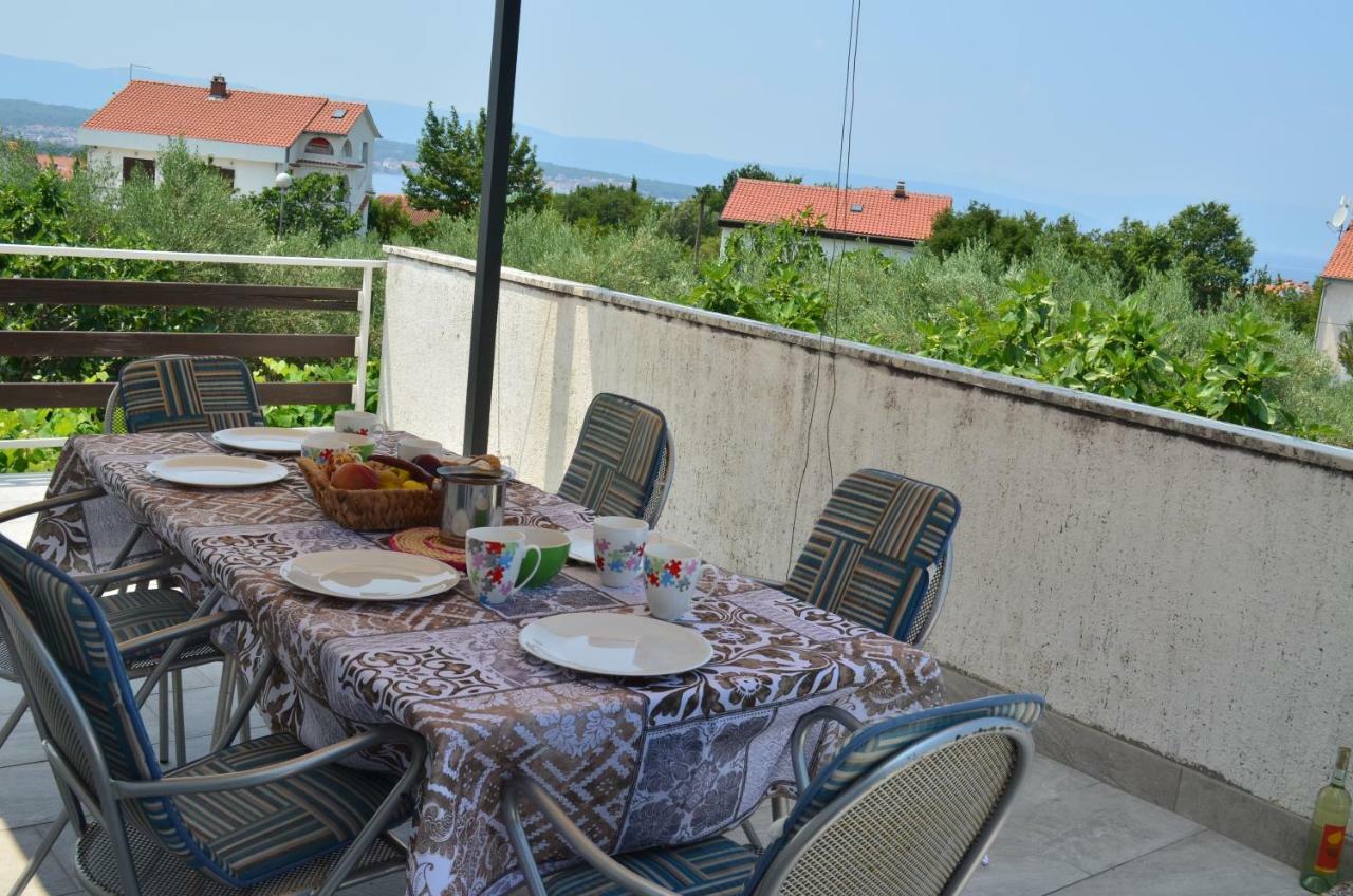 Apartments Mare Malinska Ngoại thất bức ảnh