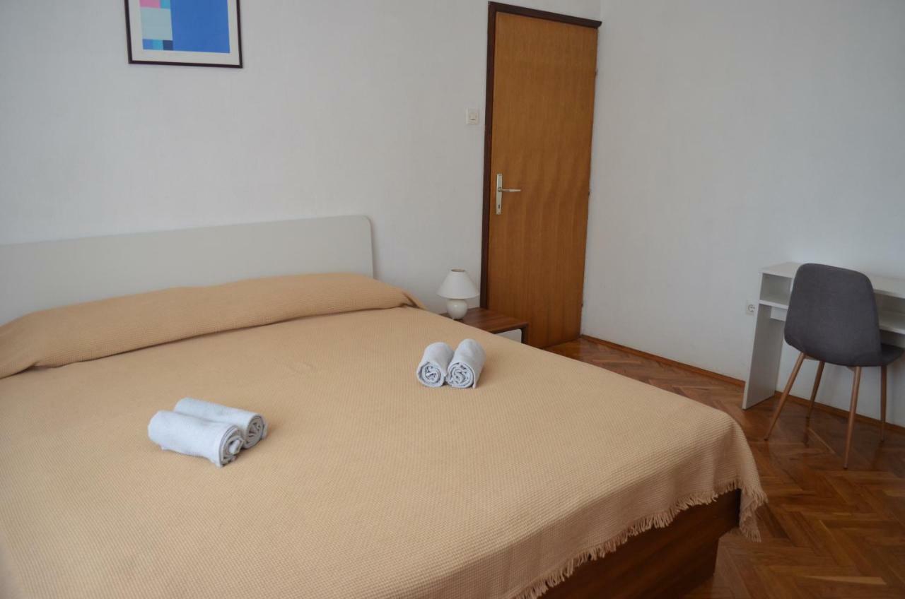 Apartments Mare Malinska Ngoại thất bức ảnh