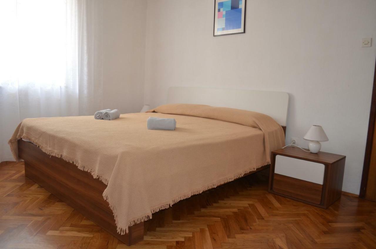Apartments Mare Malinska Ngoại thất bức ảnh