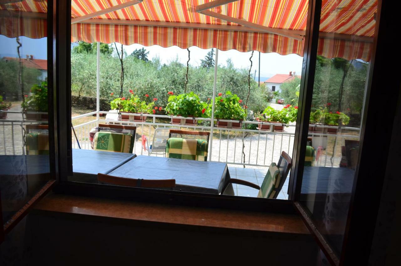Apartments Mare Malinska Ngoại thất bức ảnh