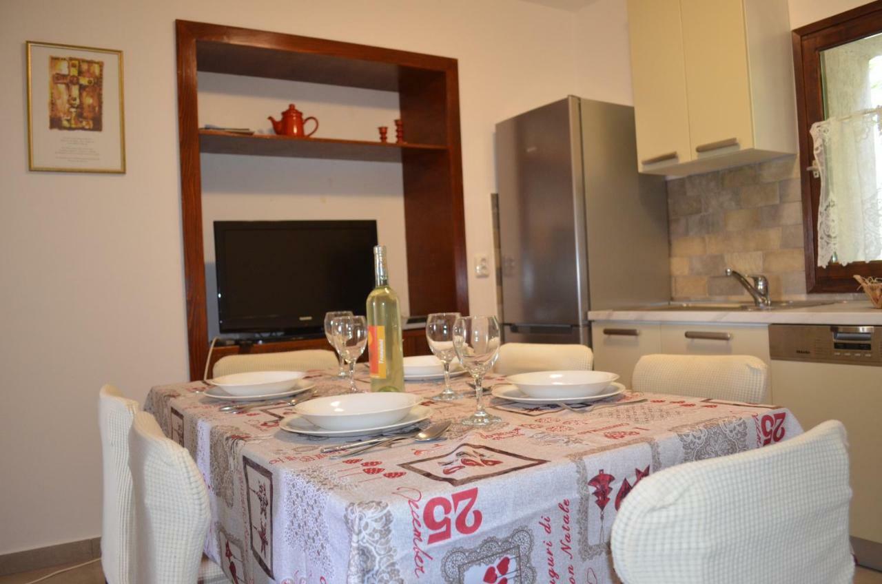 Apartments Mare Malinska Ngoại thất bức ảnh