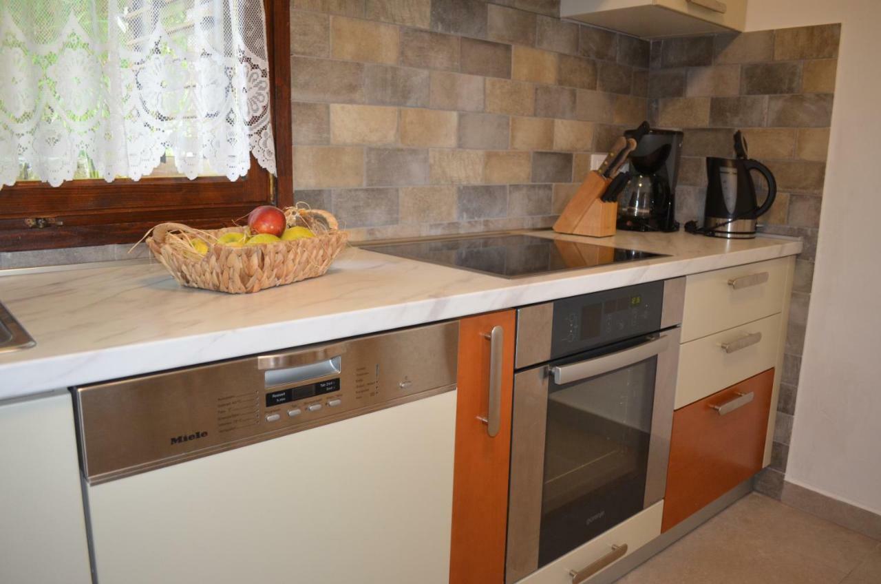 Apartments Mare Malinska Ngoại thất bức ảnh