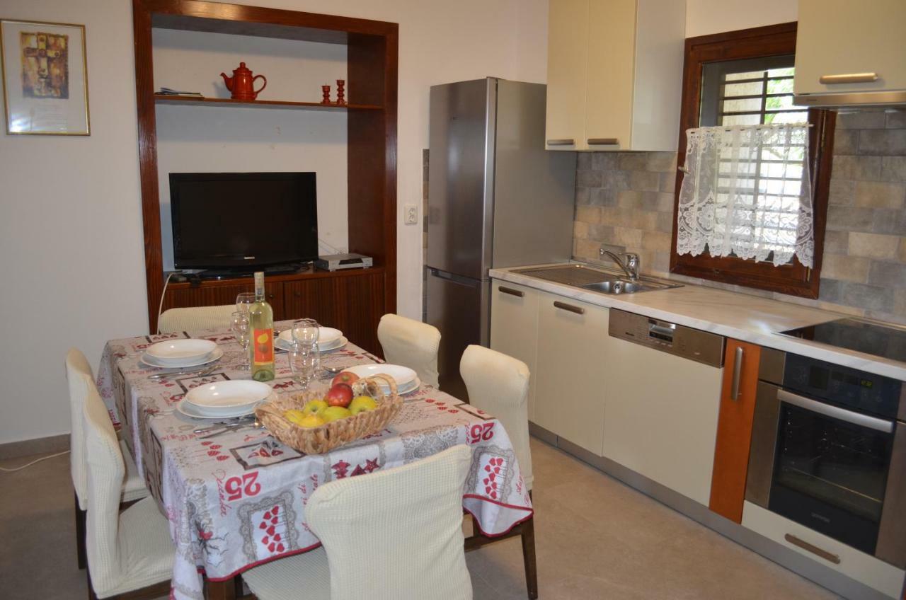 Apartments Mare Malinska Ngoại thất bức ảnh