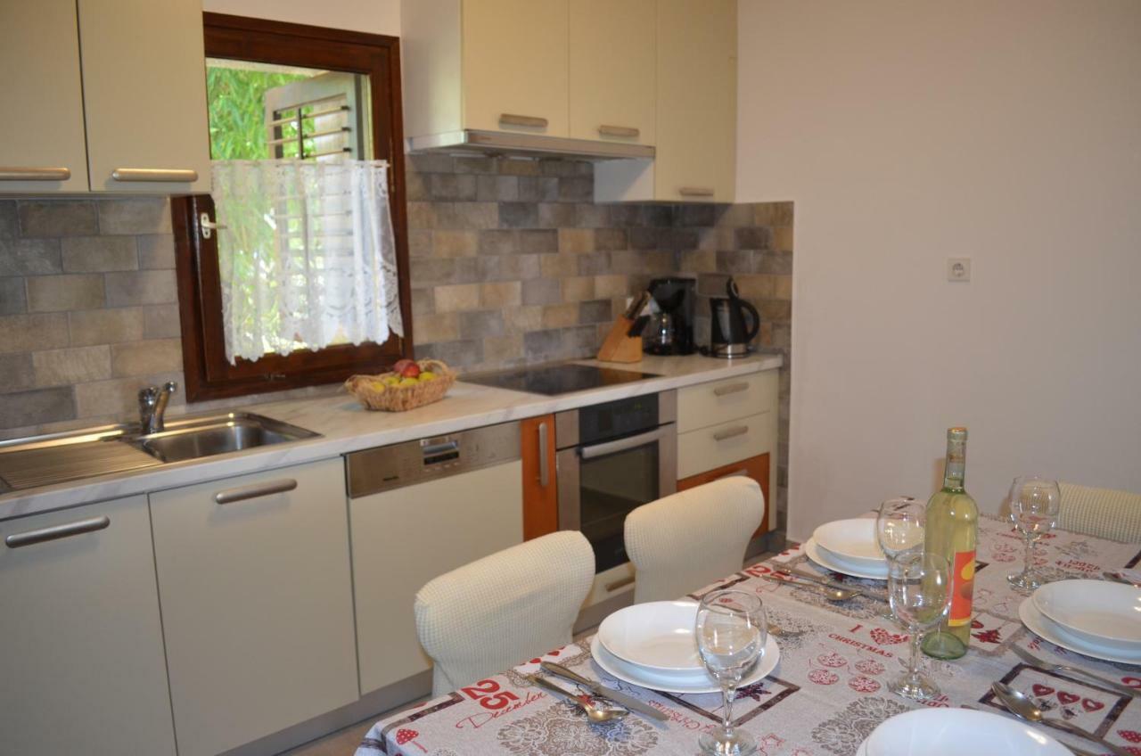 Apartments Mare Malinska Ngoại thất bức ảnh