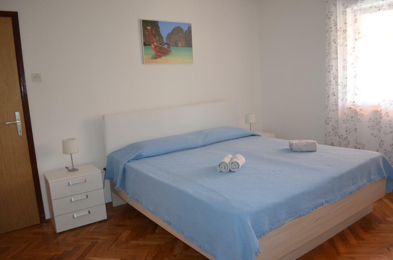 Apartments Mare Malinska Ngoại thất bức ảnh