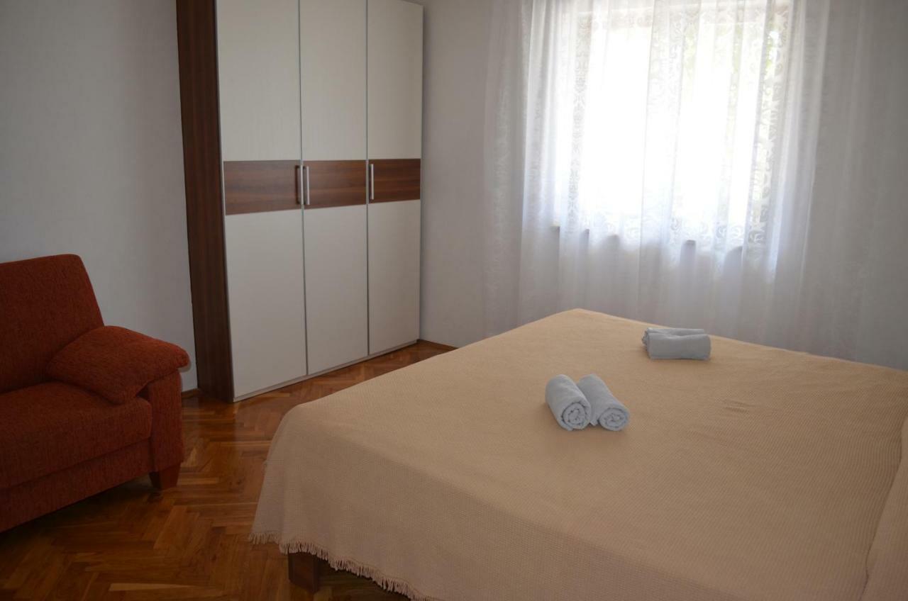 Apartments Mare Malinska Ngoại thất bức ảnh
