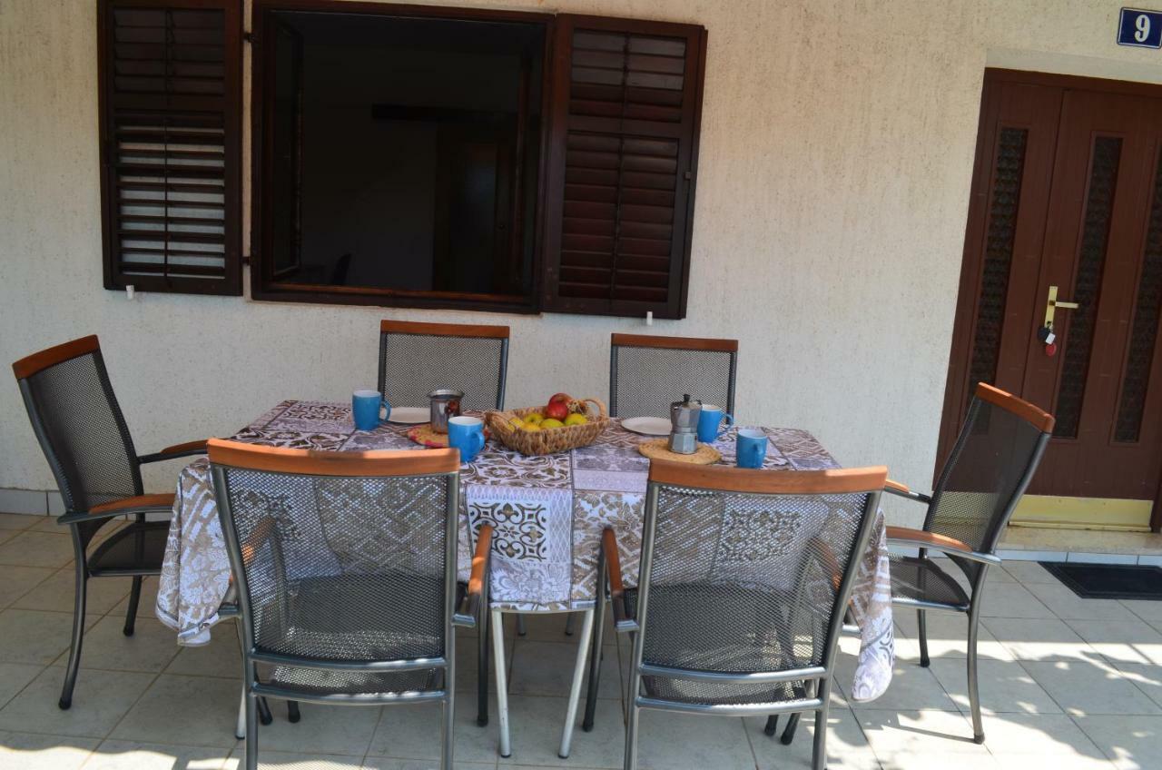 Apartments Mare Malinska Ngoại thất bức ảnh