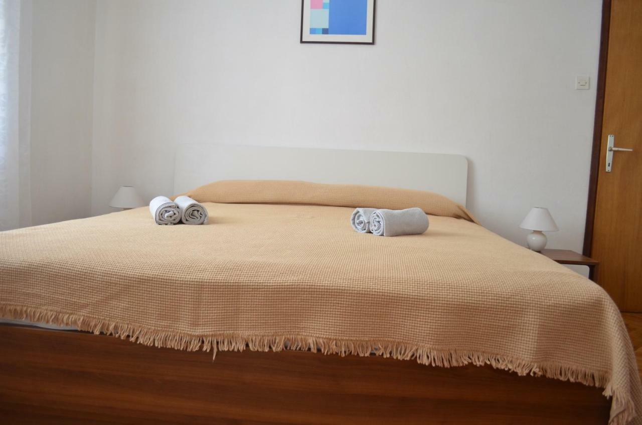 Apartments Mare Malinska Ngoại thất bức ảnh