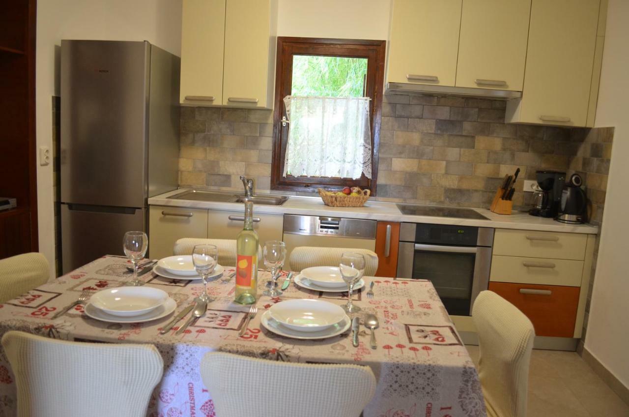 Apartments Mare Malinska Ngoại thất bức ảnh