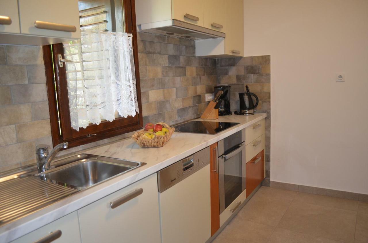 Apartments Mare Malinska Ngoại thất bức ảnh