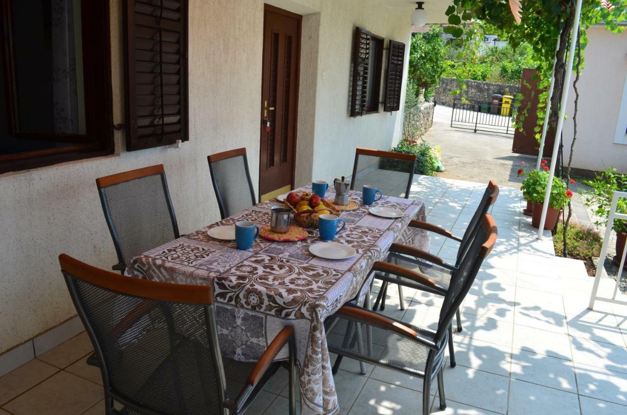 Apartments Mare Malinska Ngoại thất bức ảnh